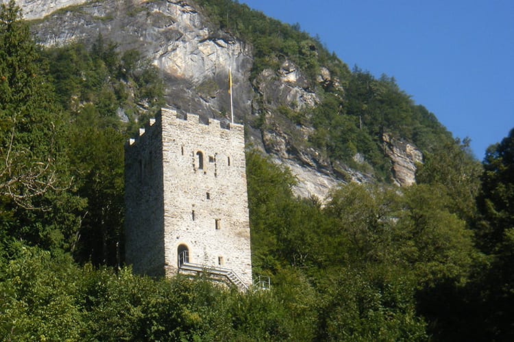 Restaurierung und Begehbarmachung Burganlage Resti Meiringen